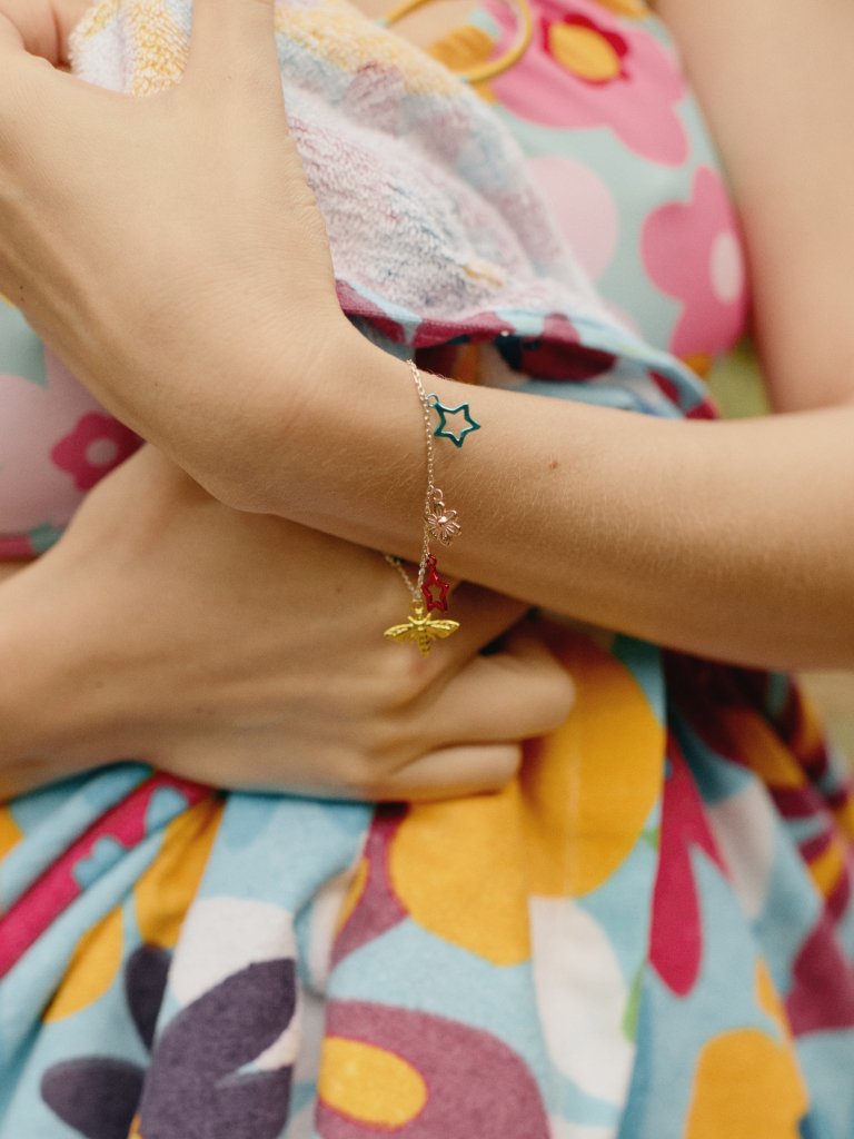 Браслет с цветными фигурками