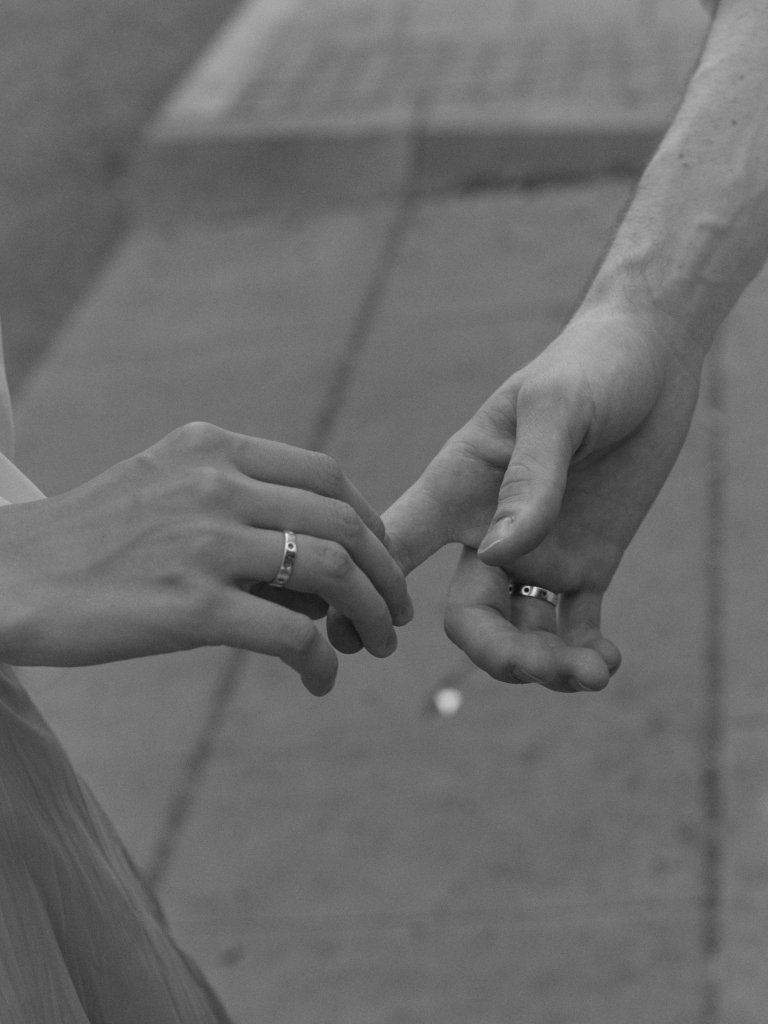 Кольцо с окошками из белого золота