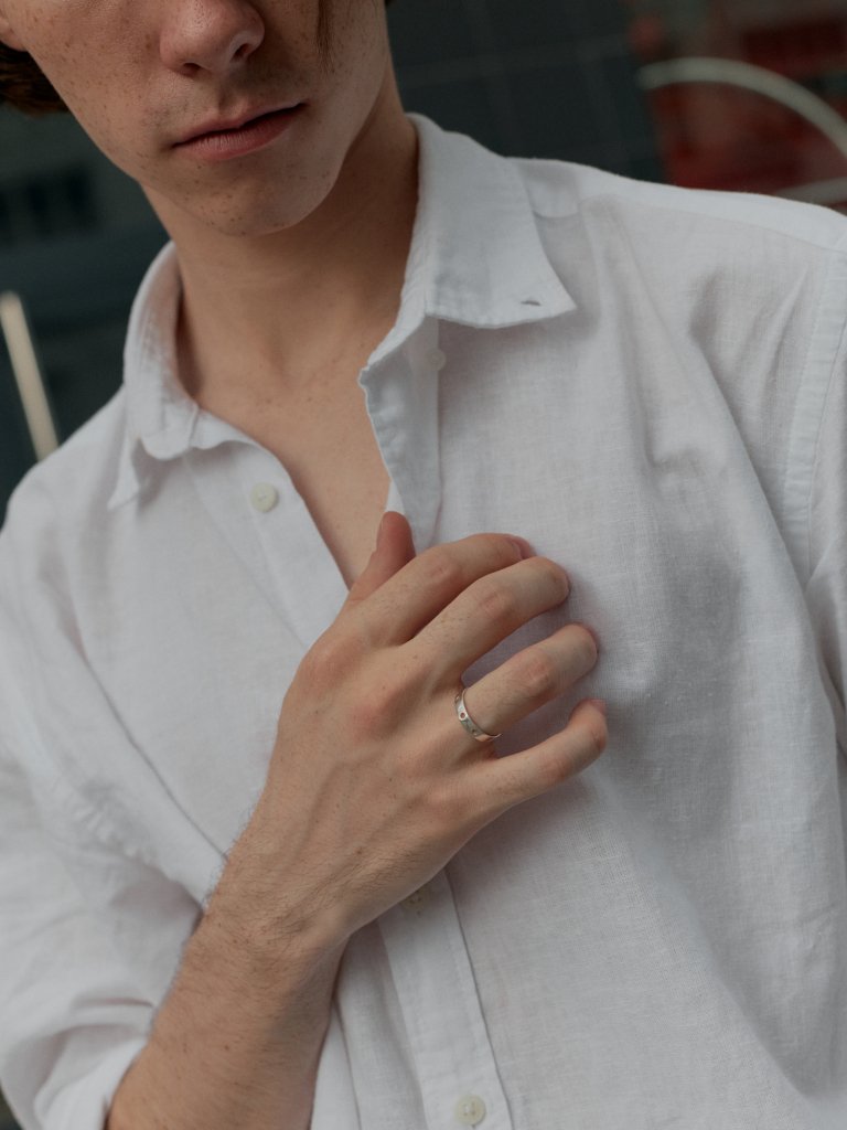 Кольцо с окошками из белого золота