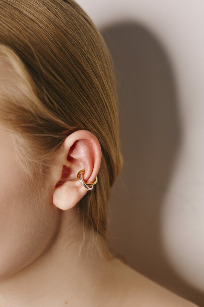 Объемный большой позолоченный кафф