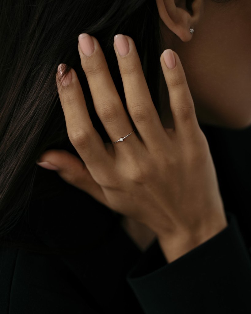 Кольцо из золота с микробриллиантом