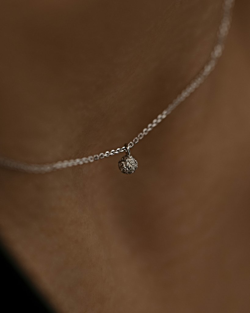 Подвеска-шарик из золота с бриллиантами