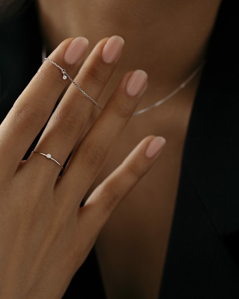 Кольцо из золота с микробриллиантом