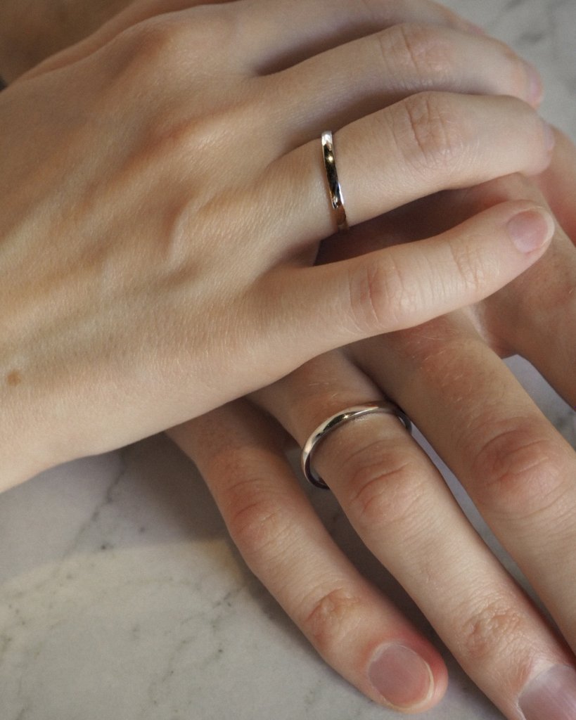 Обручальное кольцо из белого золота