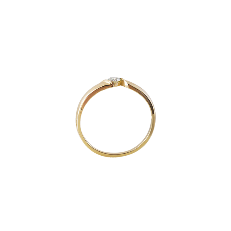 Кольцо с бриллиантом в волне в желтом золоте