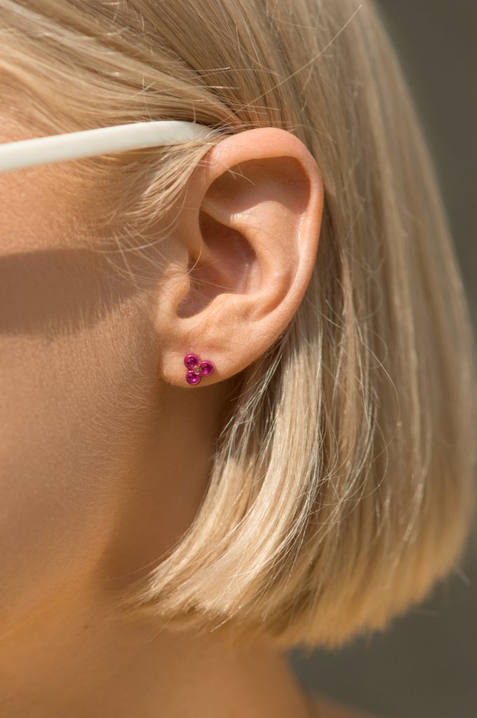 Пусеты с цветными фигурками