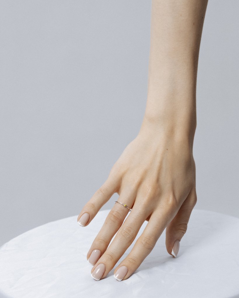 Кольцо с желтым лабораторным микробриллиантом