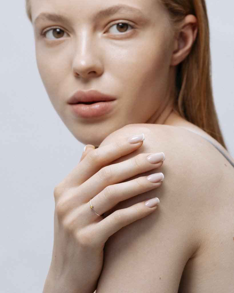 Кольцо с желтым лабораторным микробриллиантом