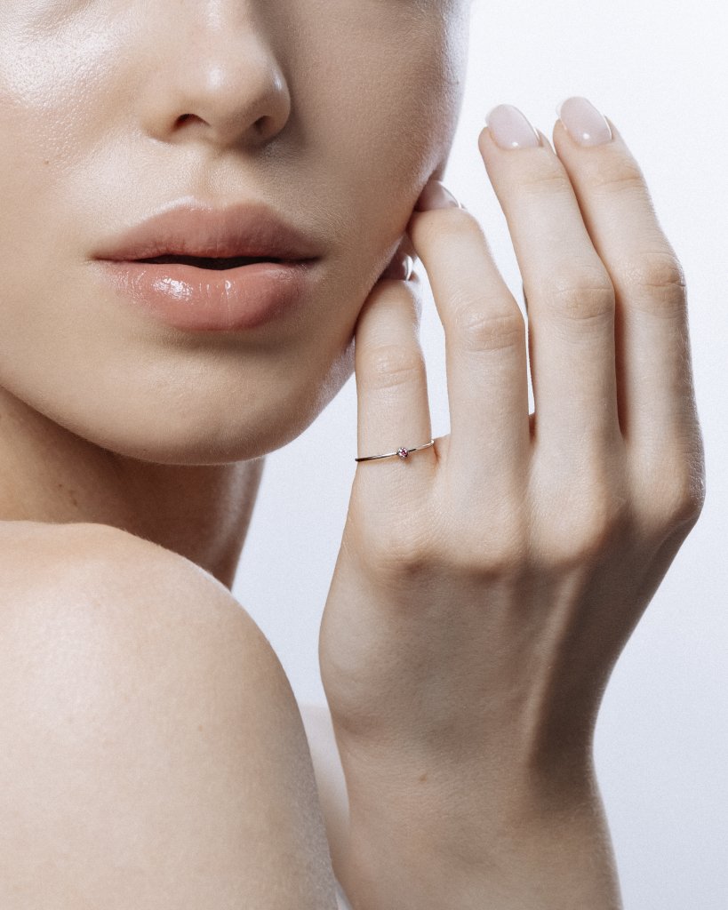 Кольцо с розовым лабораторным микробриллиантом