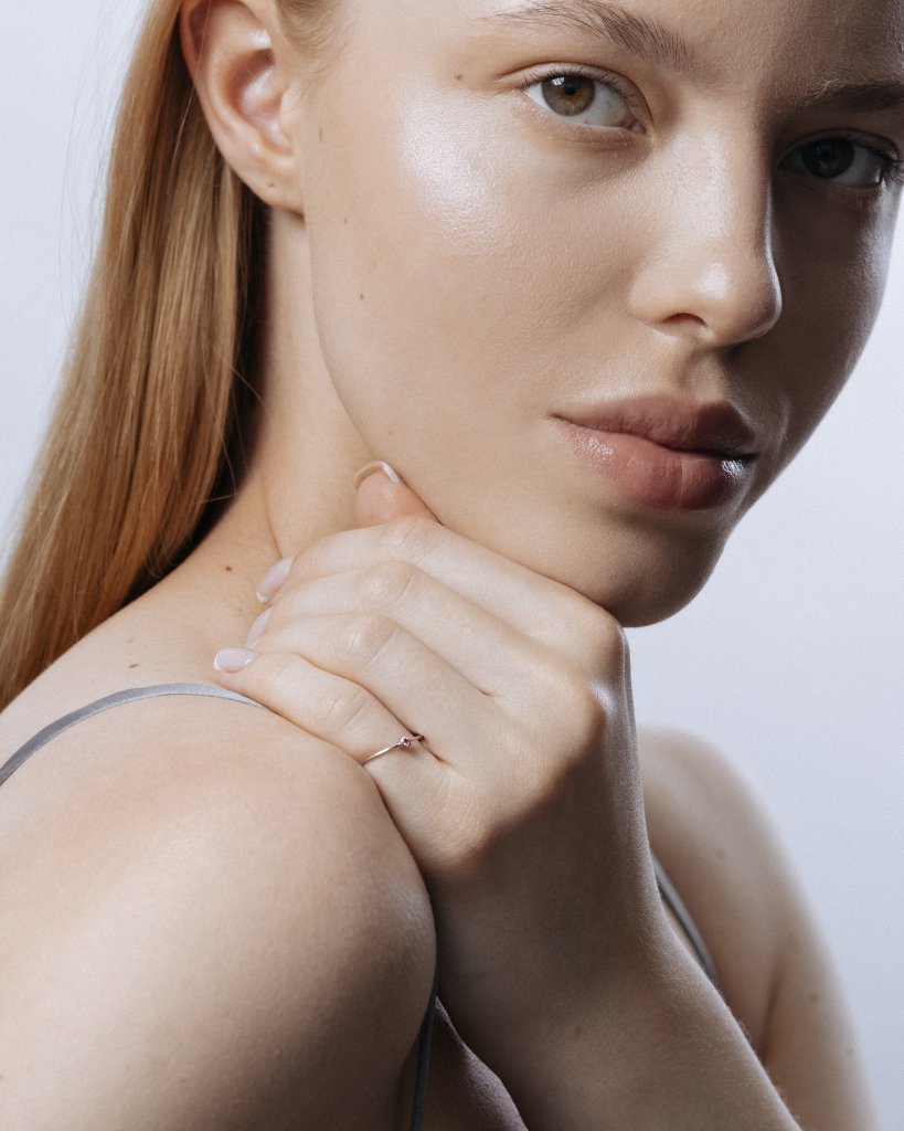 Кольцо с розовым лабораторным микробриллиантом