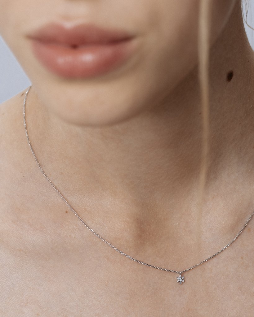 Подвеска-цветок из золота с микробриллиантами