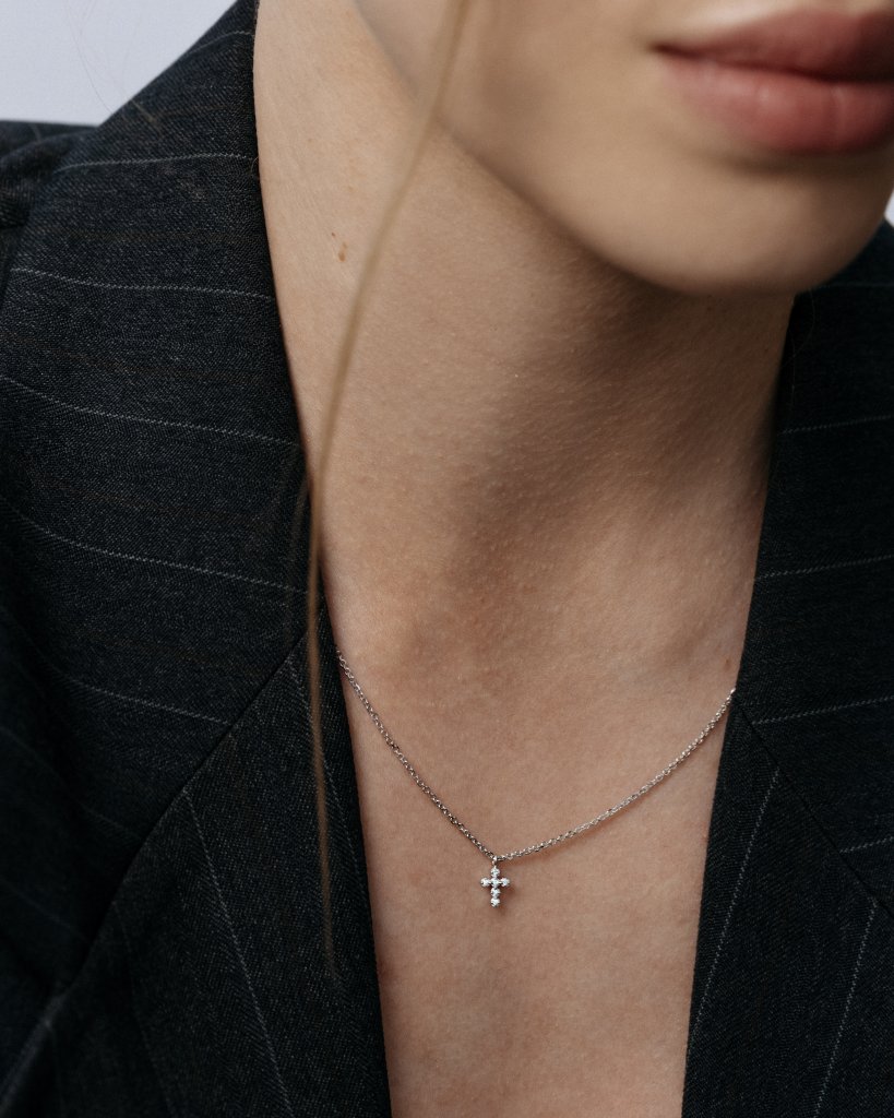 Крестик из белого золота с микробриллиантами