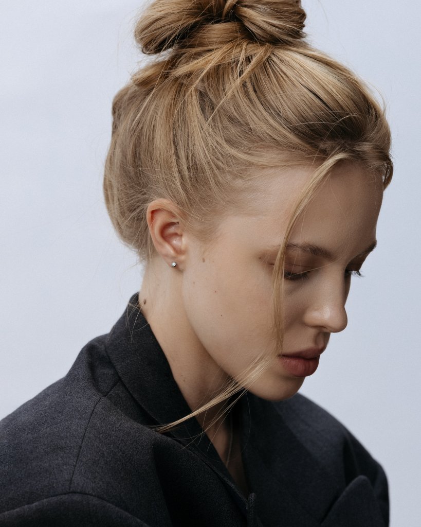 Пусеты шарики из золота с микробриллиантами