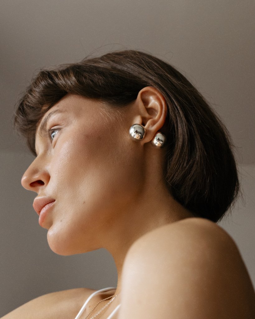 Моносерьга с самыми большими шарами