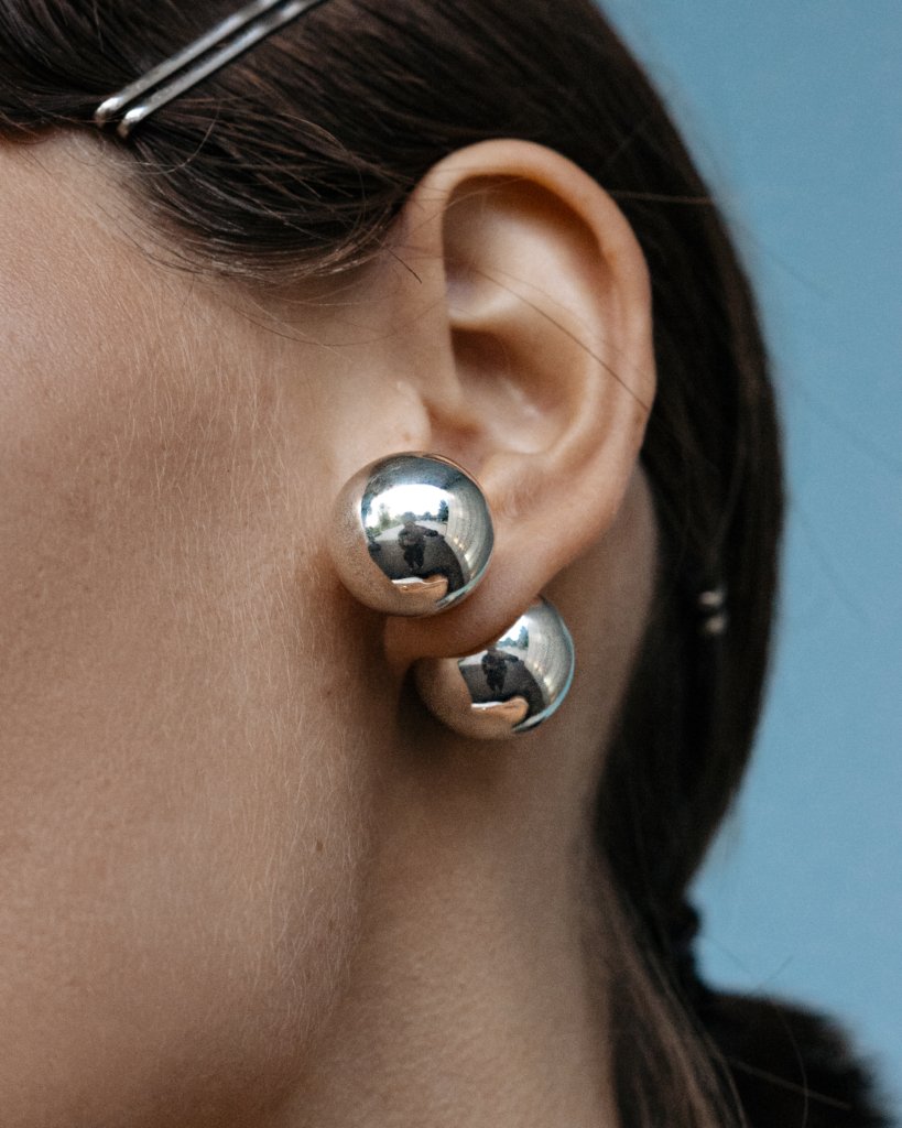 Моносерьга с самыми большими шарами