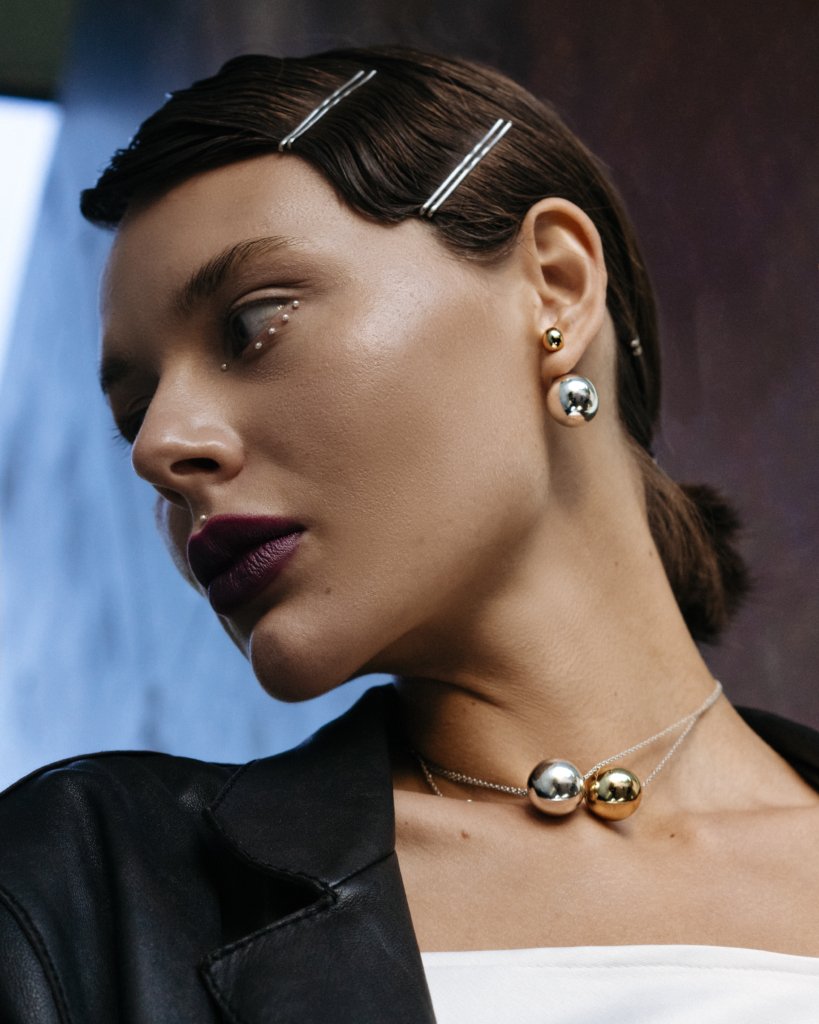 Моносерьга с большим серебряным шаром