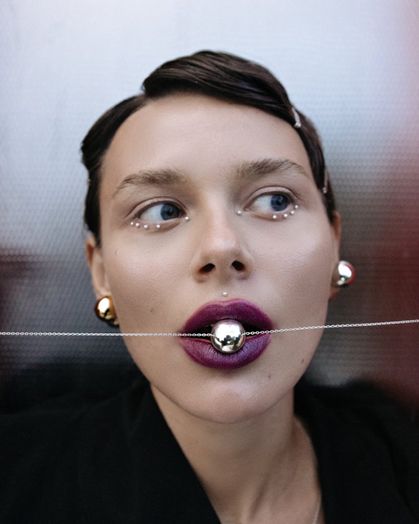 Чокер с самым большим шаром