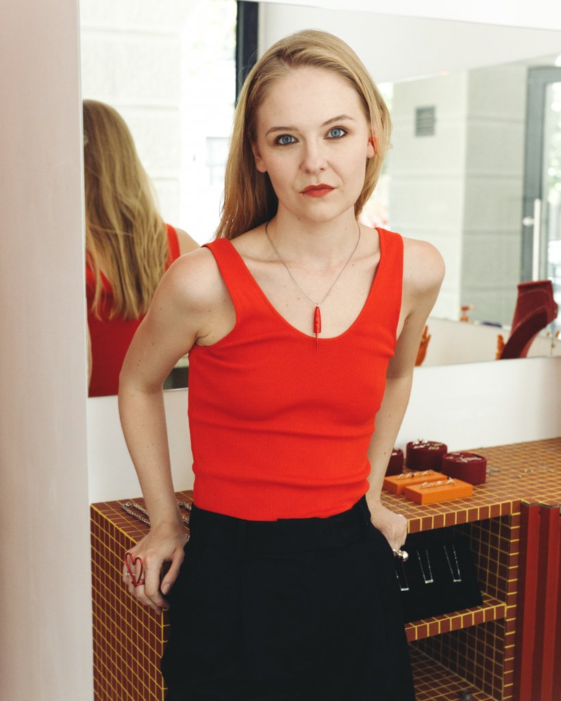 Подвеска колпачок красная