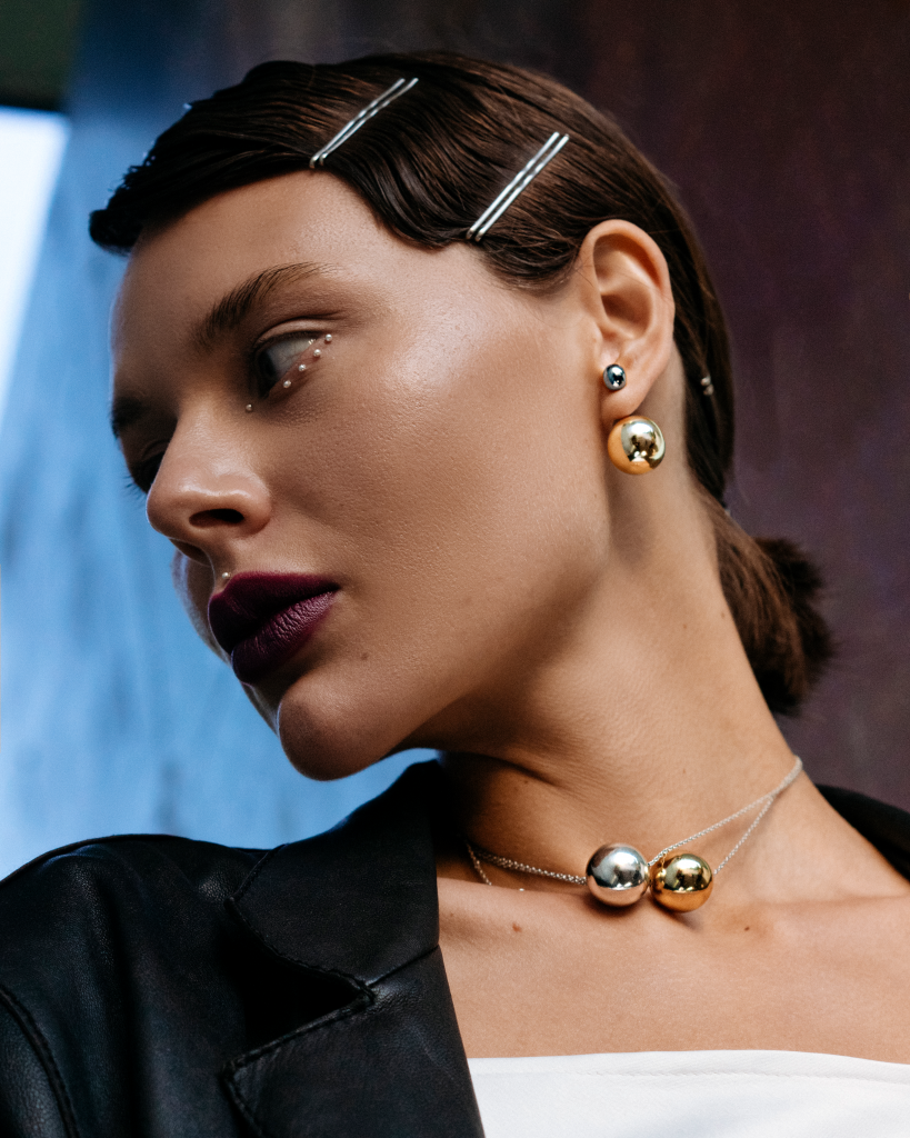 Моносерьга с большим золотым шаром