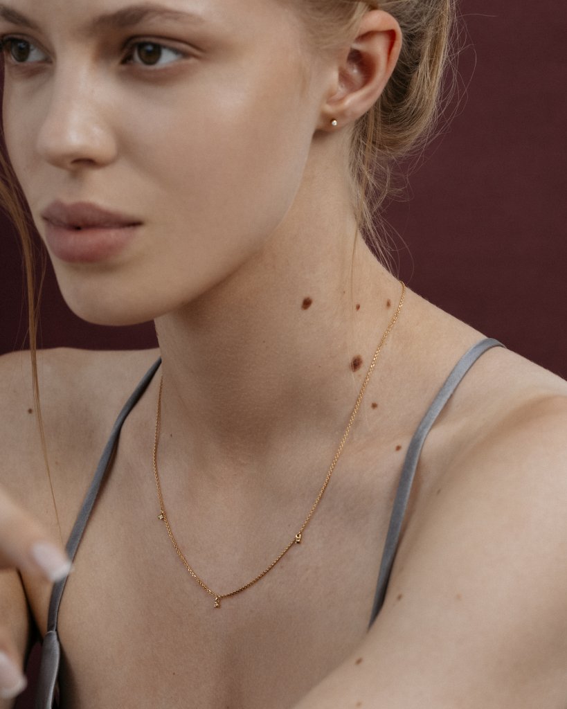 Бриллиантовое ожерелье из желтого золота