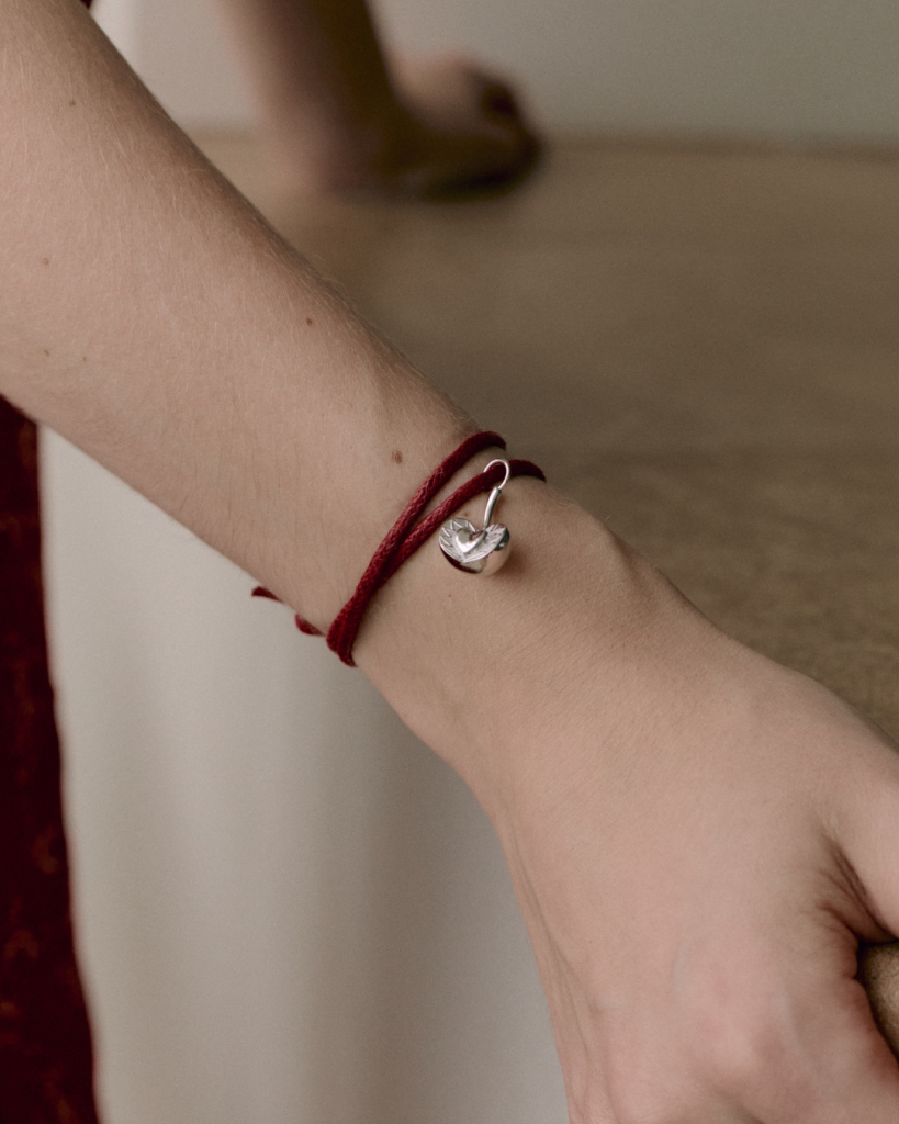 Подвеска вишенка с косточкой