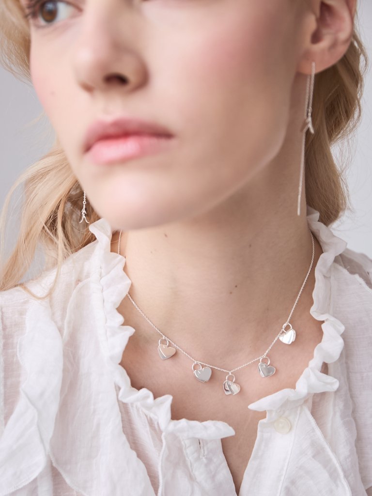 Ожерелье с открытыми сердцами