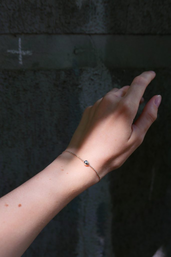 Браслет с серебряным шариком